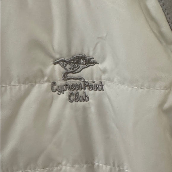 Zero restrictions Tess vest white/grey monogram “cypress point club” size small - Picture 5 of 7
